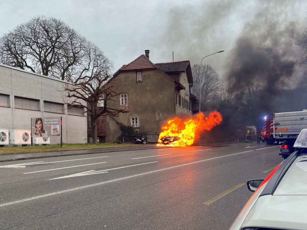 Keine Verletzte bei Autobrand in Schönenwerd (SO) - LKW-News aktuell und informativ