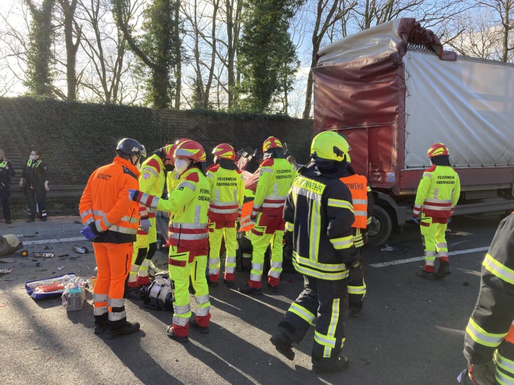 Schwerer Unfall auf der BAB3 in Oberhausen (NRW) - LKW-News aktuell und informativ