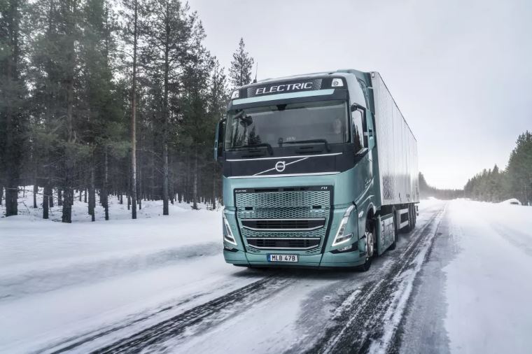 Volvo Trucks patentiert neues Sicherheitssystem für E-LKW - LKW-News aktuell und informativ