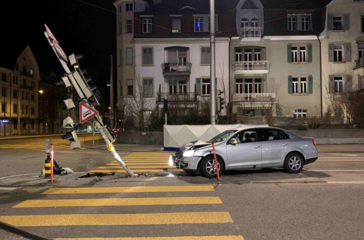 Zeugenaufruf: Fussgänger in Solothurn von Auto erfasst und verletzt - LKW-News aktuell und informativ 3