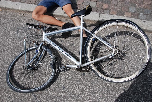 Herbolzheim (NDS): PKW bringt Fahrradfahrer zu Fall – Zeugen gesucht - LKW-News aktuell und informativ 7