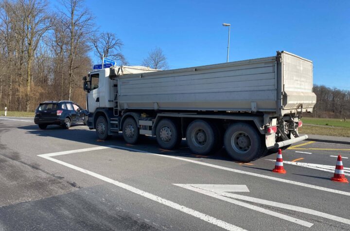 Hünenberg (ZG): Frontalkollision zwischen Lastwagen und Auto - LKW-News aktuell und informativ