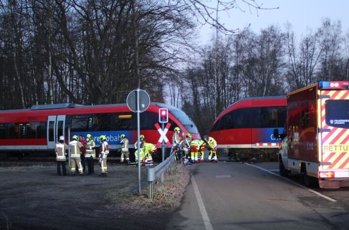 Radfahrer von Zug erfasst – die Schranken waren geschlossen! - LKW-News aktuell und informativ 3