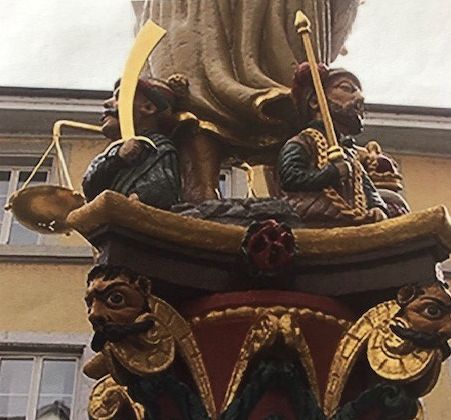 Solothurn: Diebstahl von Krummsäbel und Zepter vom Gerechtigkeitsbrunnen in der Altstadt – Zeugenaufruf - LKW-News aktuell und informativ