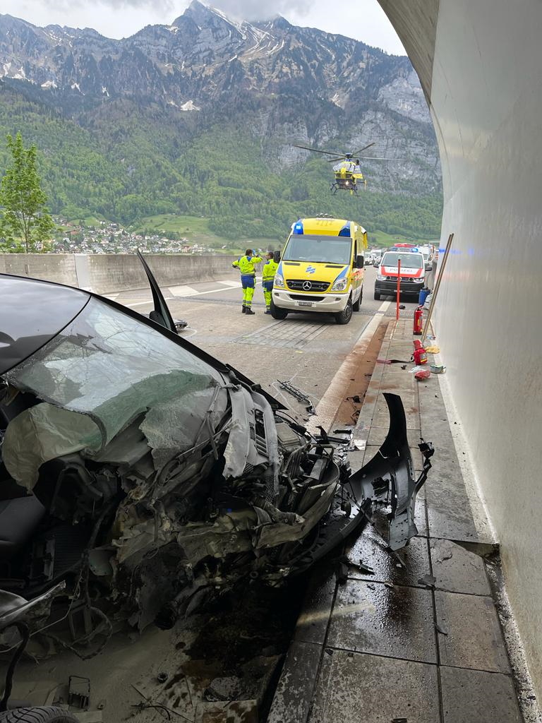 Mols, SG: Selbstunfall einer 77-jährigen Autofahrerin - LKW-News aktuell und informativ