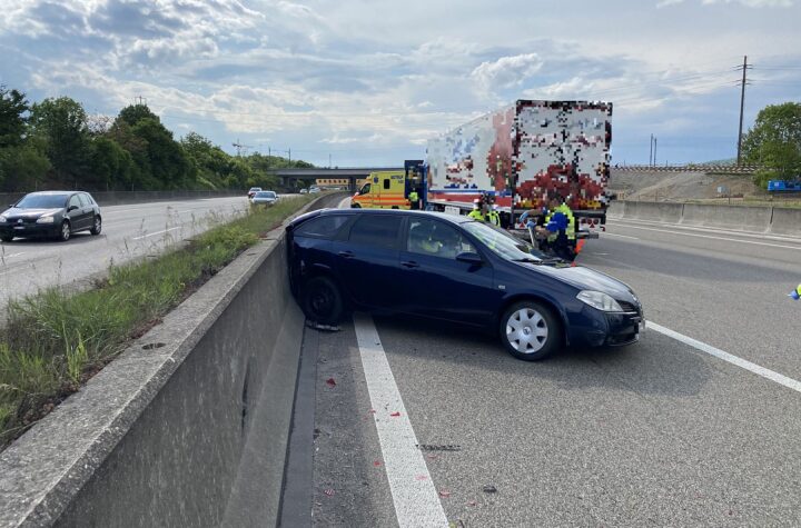 Personenwagen kollidiert mit Lastwagen – eine Person verletzt - LKW-News aktuell und informativ