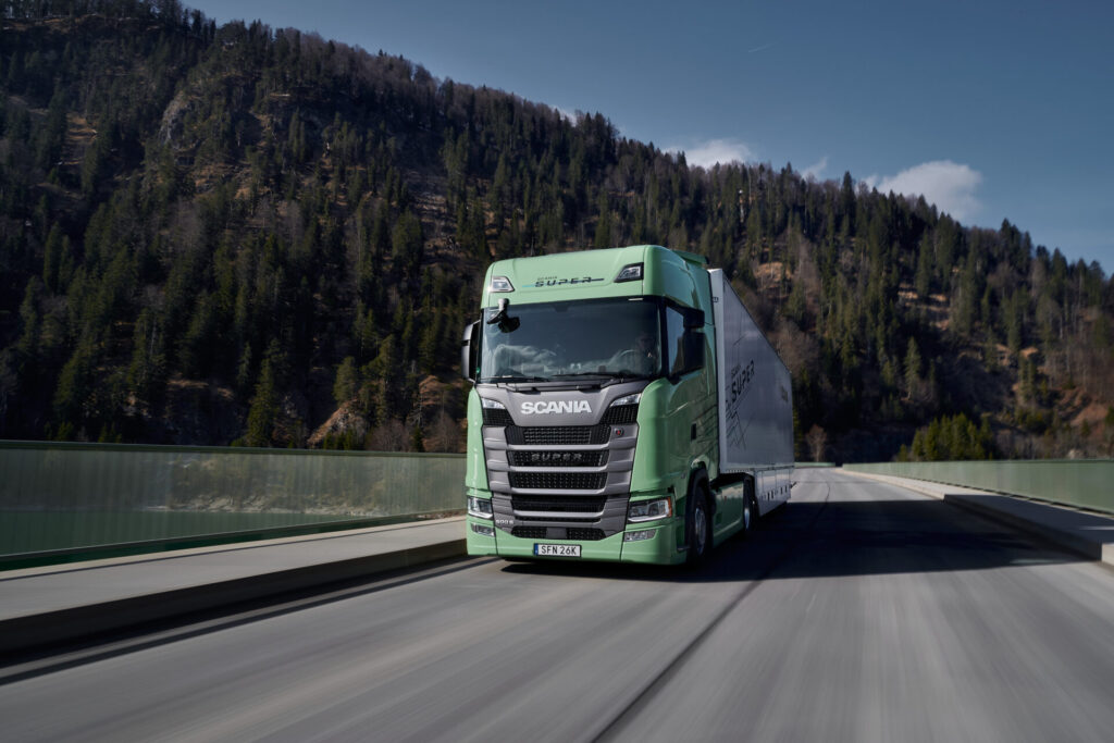 Scania SUPER gewinnt Green Truck 2022 - LKW-News aktuell und informativ 1