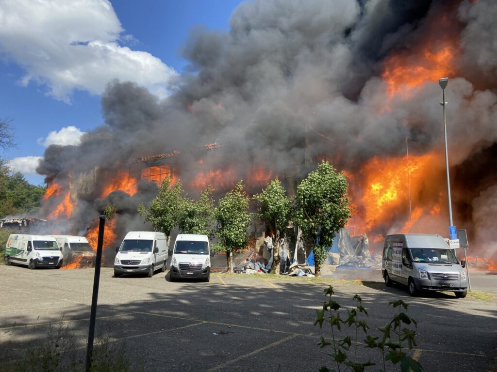 Spreitenbach: Grossbrand fordert sieben verletzte Personen und einen enormenSchaden - LKW-News aktuell und informativ