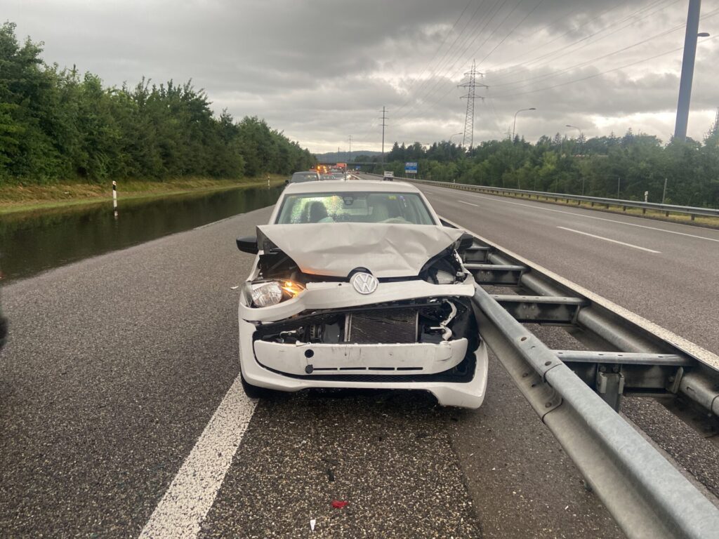 Autobahn A1: Auffahrunfall infolgeStarkregen - LKW-News aktuell und informativ