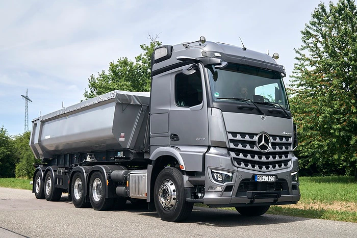Mercedes-Benz Trucks präsentiert auf der bauma 2022 maßgeschneiderte integrierte Lösungen für den Bauverkehr - LKW-News aktuell und informativ