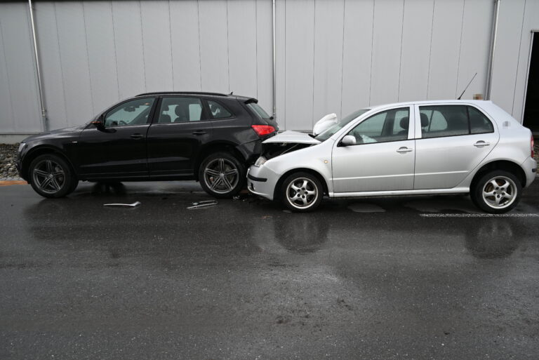 Oberriet: Zusammenprall zwischen zwei Autos - LKW-News aktuell und informativ