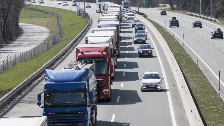 Pfingstreiseverkehr: Erstmals Abfahrtssperren auf der Tauernautobahn - LKW-News aktuell und informativ