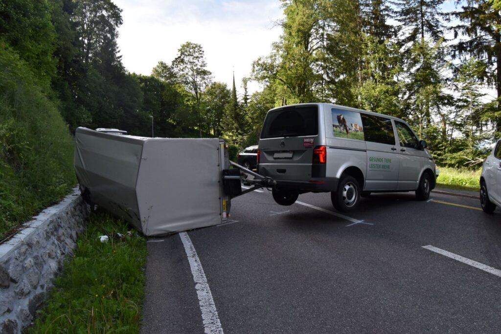 Verkehrsunfall in Hundwil - LKW-News aktuell und informativ