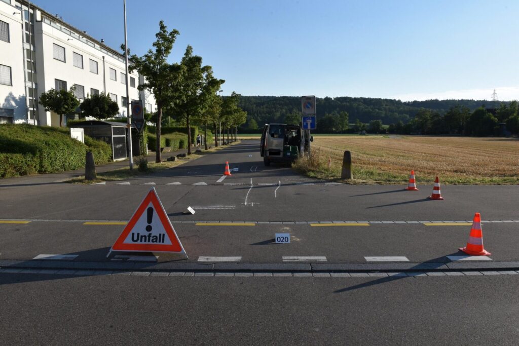 Dübendorf: Velolenker bei Verkehrsunfall verletzt - LKW-News aktuell und informativ