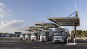 Einfacher Einstieg in die E-Mobilität Mercedes-Benz Trucks eröffnet Ladepark für Kunden in Wörth - LKW-News aktuell und informativ 9