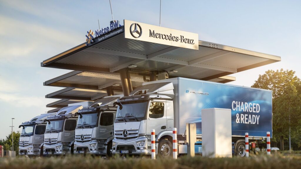 Einfacher Einstieg in die E-Mobilität Mercedes-Benz Trucks eröffnet Ladepark für Kunden in Wörth - LKW-News aktuell und informativ 2