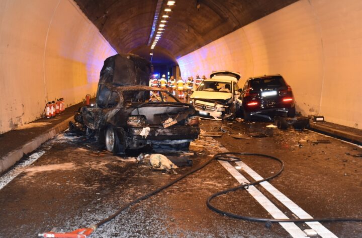 Pian San Giacomo: Fahrzeugbrand nach Unfall in Tunnel - LKW-News aktuell und informativ