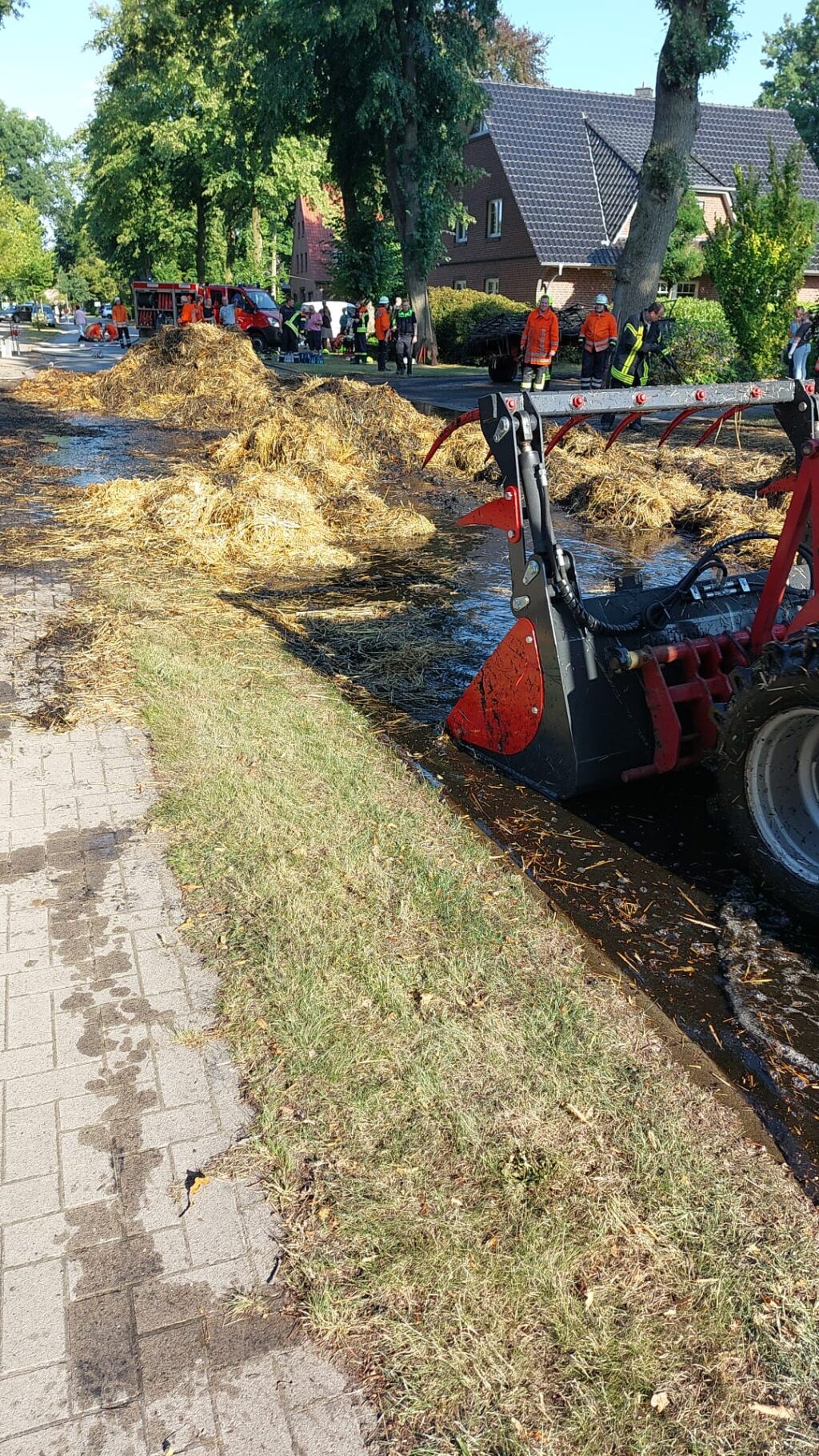 Rotenburg (Wümme): Landwirtschaftliches Gespann fängt Feuer - LKW-News aktuell und informativ