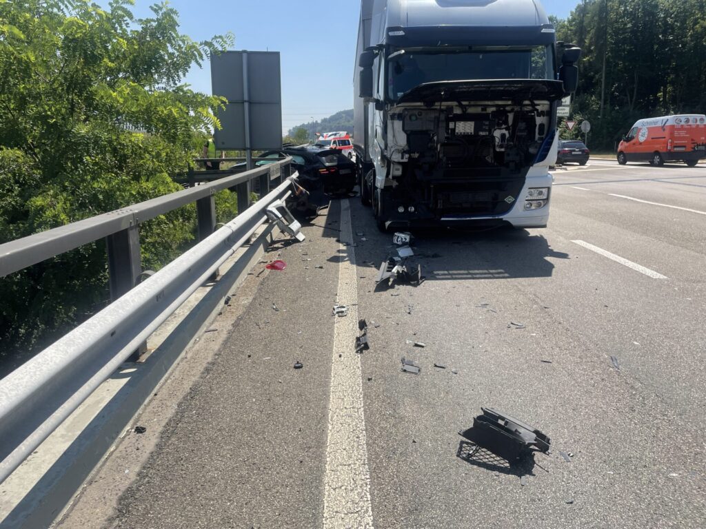 Rupperswil: Vortritt missachtet – drei<br>Personen verletzt - LKW-News aktuell und informativ 1
