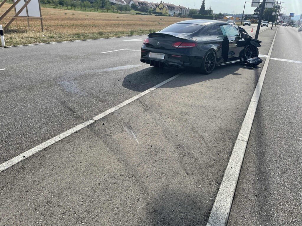 Schafisheim AG: Mit Sportwagen verunfallt - LKW-News aktuell und informativ