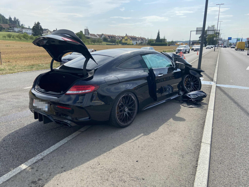 Schafisheim AG: Mit Sportwagen verunfallt - LKW-News aktuell und informativ 2