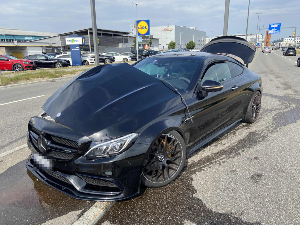 Schafisheim AG: Mit Sportwagen verunfallt - LKW-News aktuell und informativ 3