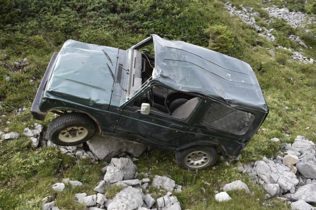 Sörenberg LU: Auto überschlagen - zwei Personen im Spital￼ - LKW-News aktuell und informativ 1