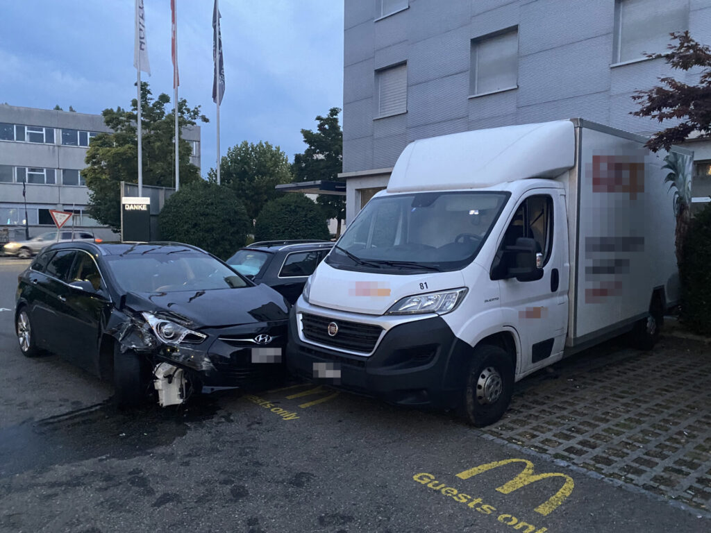 Spreitenbach: Betrunken mehrere Kollisionen verursacht - LKW-News aktuell und informativ