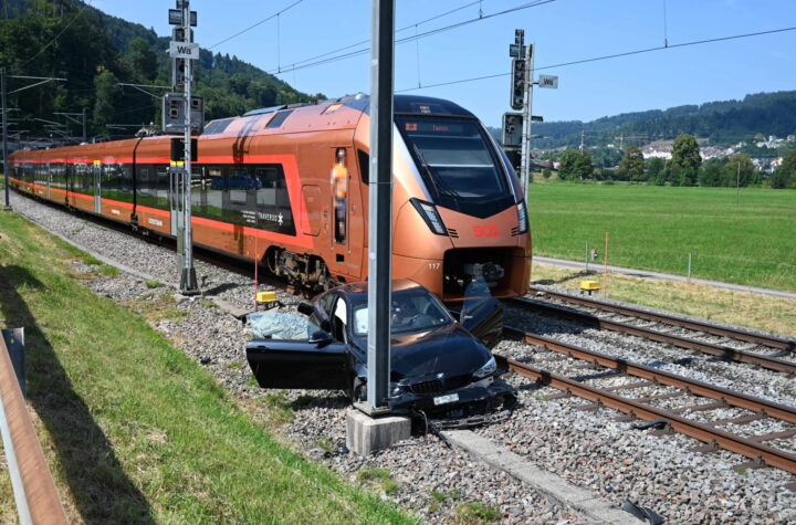 Wattwil: Zusammenstoss zwischen Auto und Zug - LKW-News aktuell und informativ