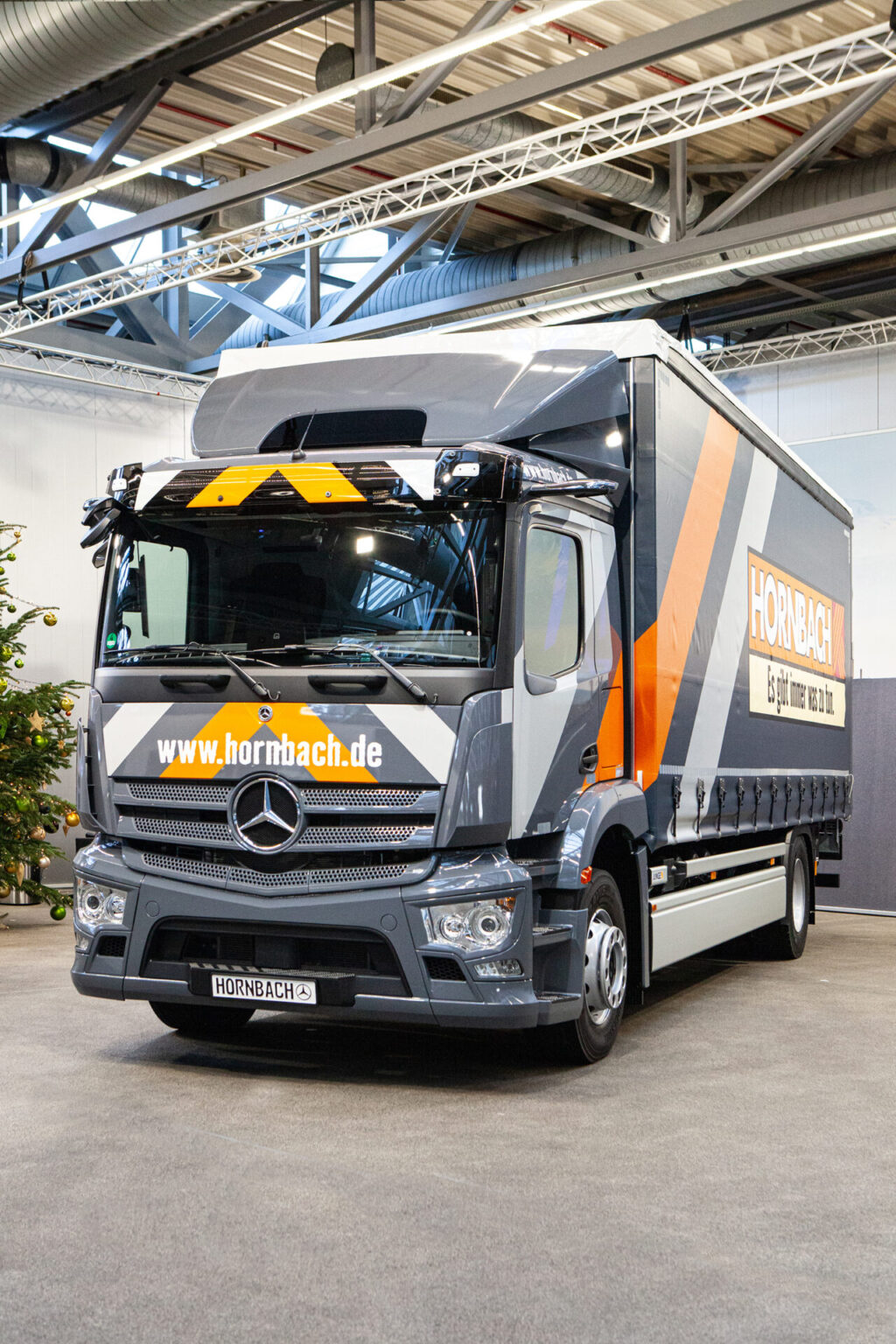 eActros elektrisiert Hornbach - LKW-News aktuell und informativ