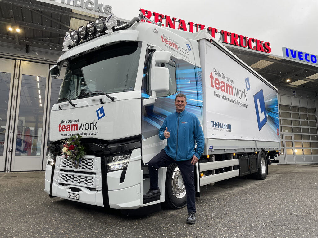 Der Renault Trucks T460:Reto Derungs neuer Fahrschul-Lastwagen «macht was her» - LKW-News aktuell und informativ