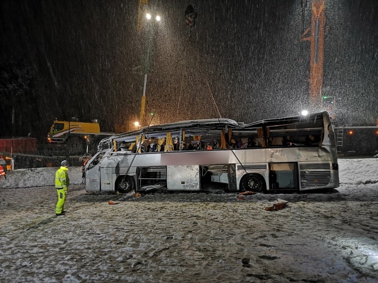 Schladming (L722): Reisebus abgestürzt (Alle Bilder und Video) - LKW-News aktuell und informativ