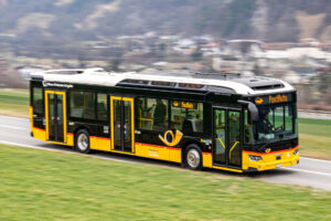 Die ersten Scania Elektropostautos in Graubünden sind auf der Strasse - LKW-News aktuell und informativ