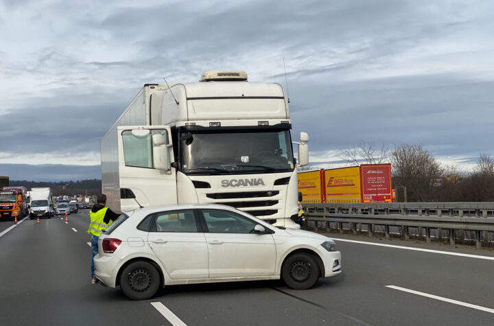 Dresden (BAB 4):  Verkehrsunfall zwischen einem PKW VW Polo und einem LKW Scania - LKW-News aktuell und informativ