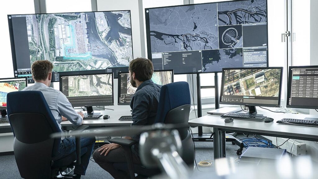 Innovationspartnerschaft zwischen HHLA Sky und LSBG - LKW-News aktuell und informativ