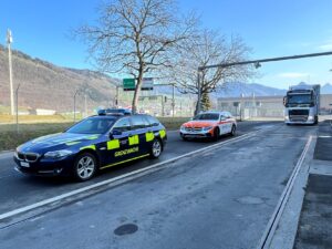 Stans NW (A 2): Schwerverkehrskontrolle auf der Autobahn - LKW-News aktuell und informativ