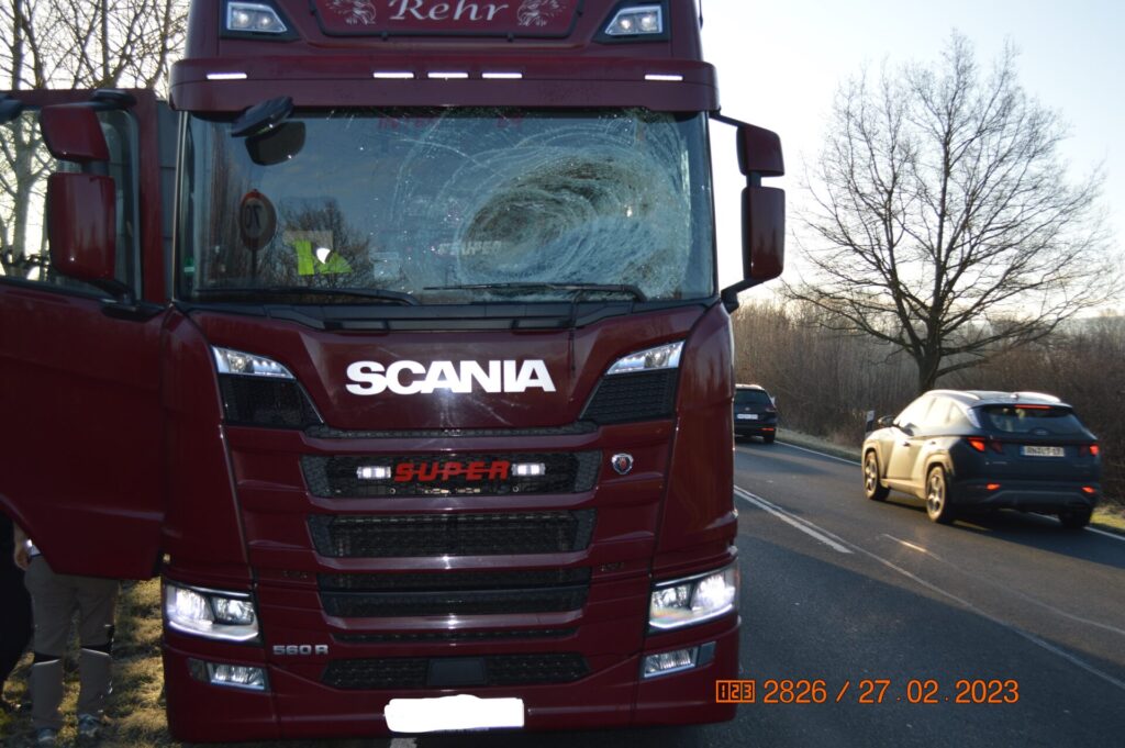 Bückeburg:  Eisiges Geschoß - LKW-News aktuell und informativ