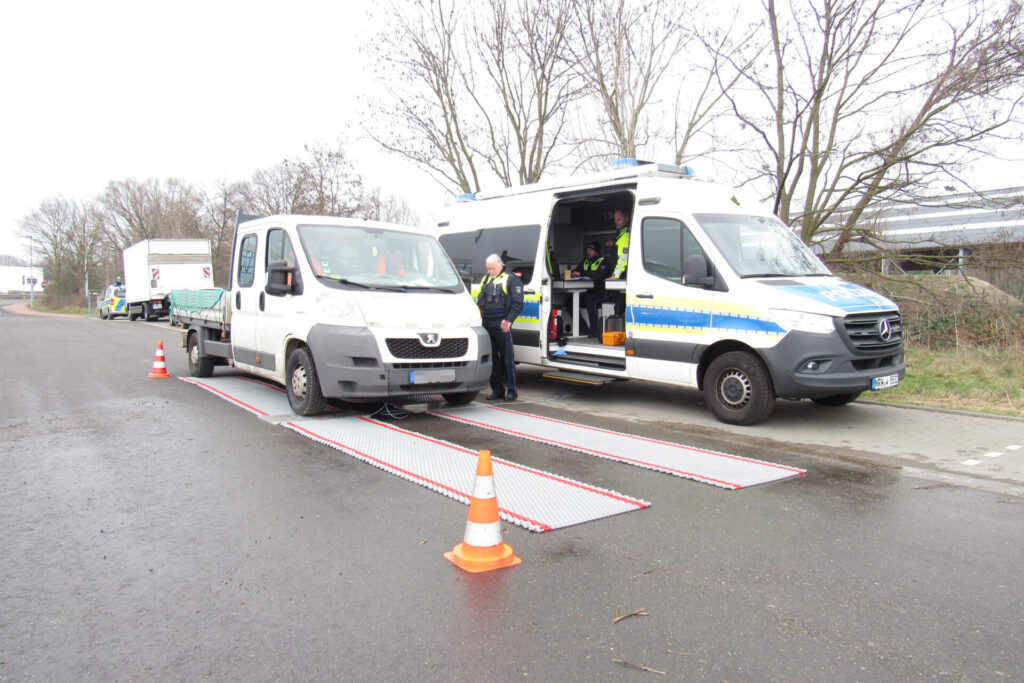 Langenfeld: Polizei schickte LKW auf die Waage - LKW-News aktuell und informativ