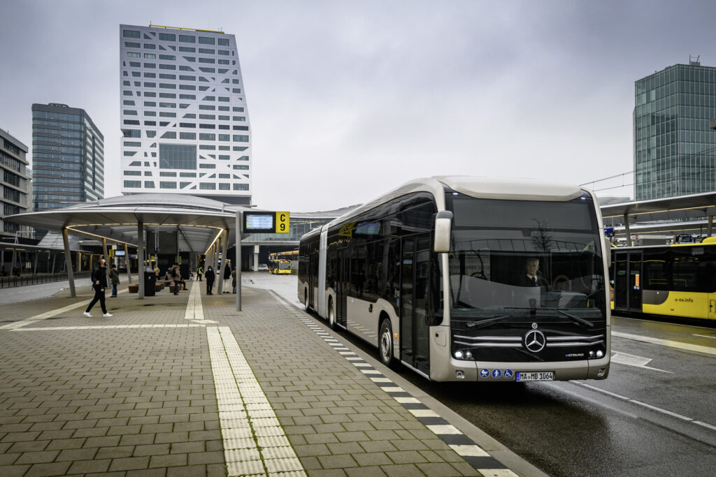 Daimler Buses liefert 35 vollelektrische Gelenkbusse Mercedes-Benz eCitaro in die Niederlande - LKW-News aktuell und informativ 1