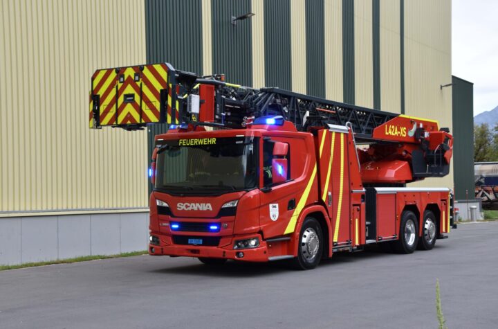 Scania: Neue Autodrehleiter für die Werkfeuerwehr der EMS-CHEMIE AG in Tamins - LKW-News aktuell und informativ
