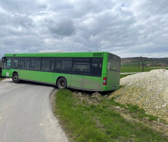 Hildesheim: Busfahrer kommt dreimal nacheinander von Fahrbahn ab - LKW-News aktuell und informativ