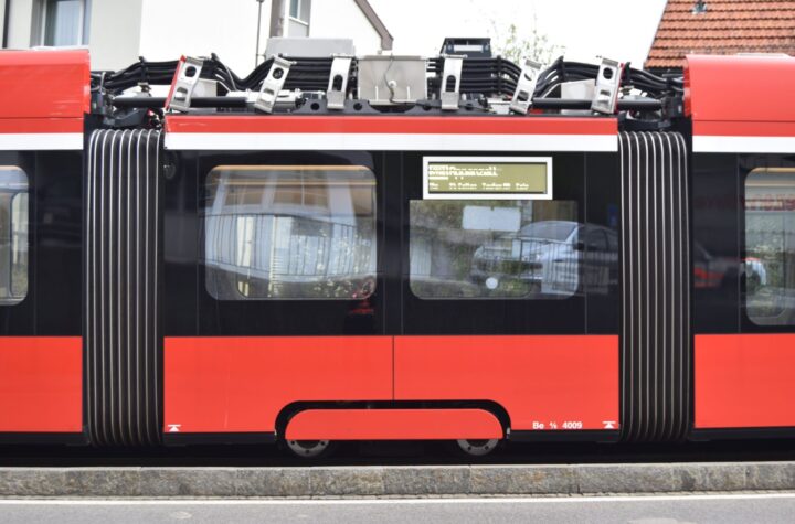 Wien: Straßenbahn stieß mit Fußgänger zusammen - LKW-News aktuell und informativ