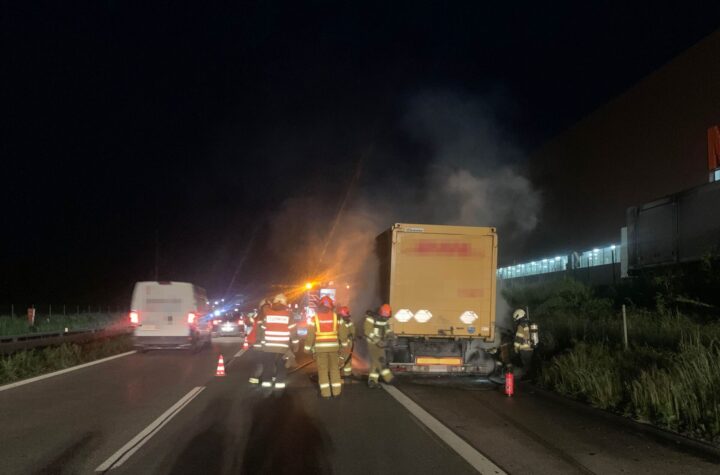 Autobahn A1/Neuendorf: Lastwagenanhänger brannte auf dem Pannenstreifen – niemand verletzt - LKW-News aktuell und informativ 1
