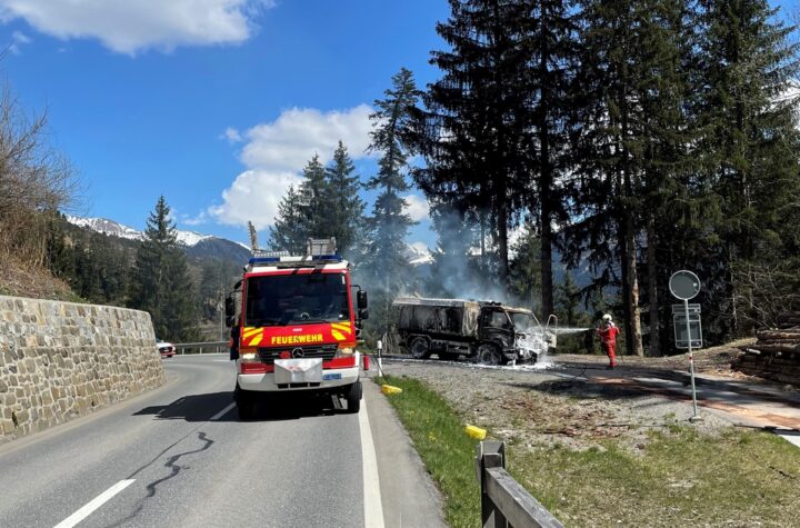 Castiel: Lastwagen vollständig ausgebrannt - LKW-News aktuell und informativ