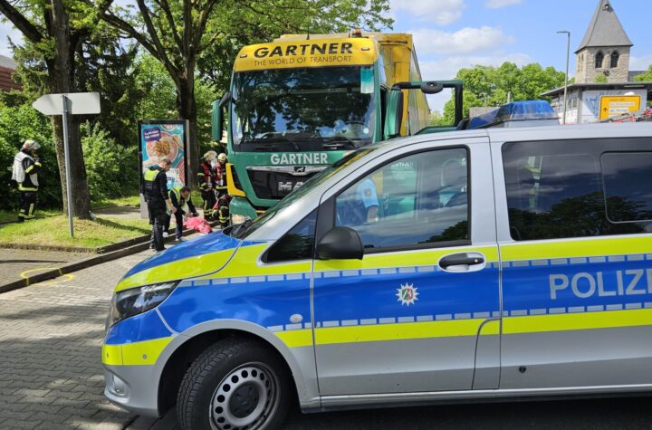 Feuerwehr befreit Radfahrer nach Verkehrsunfall - LKW-News aktuell und informativ