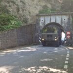 Göppingen - Lastwagen zu hoch für TunnelAm Montag beschädigte in Göppingen ein Lkw einen Tunnel und fuhr weiter. - LKW-News aktuell und informativ