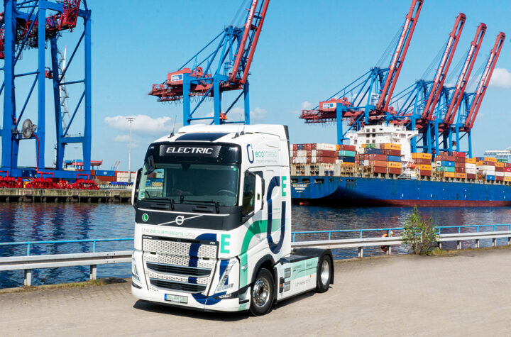 Erster vollelektrischer Container-Nahverkehr in Hamburg - LKW-News aktuell und informativ
