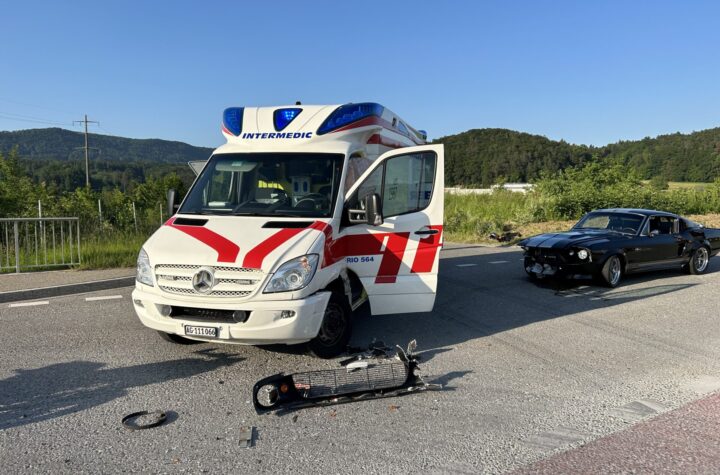 Würenlos: Ambulanz verunfallt auf Dienstfahrt - LKW-News aktuell und informativ