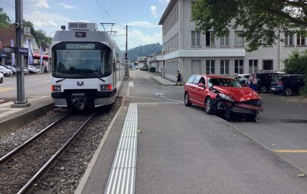 Teufenthal (AG): Mit Zug zusammengestossen - LKW-News aktuell und informativ 1