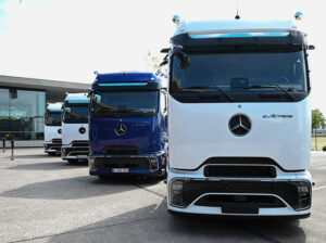 Daimler Truck: Vollelektrisch zur Molkerei: Erster belgischer Kunde übernimmt den eActros 600 - LKW-News aktuell und informativ
